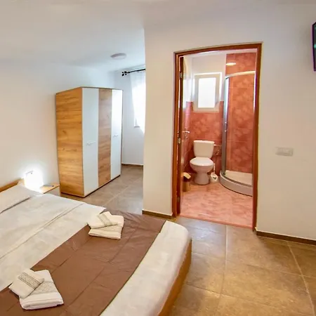 Pensiunea Axenia Ale 3*